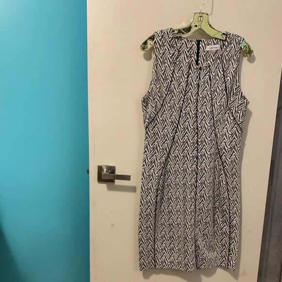 Calvin Klein sz 8 knee length sheath dress,  abstract black and white print - Picture 1 of 14